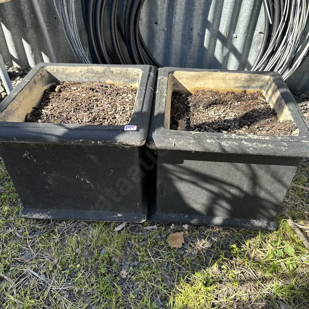 Pr Black square planters Image 1++
