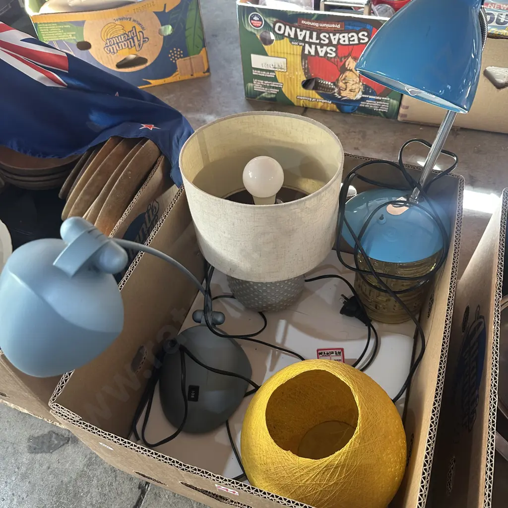 box of lamps Image 1++