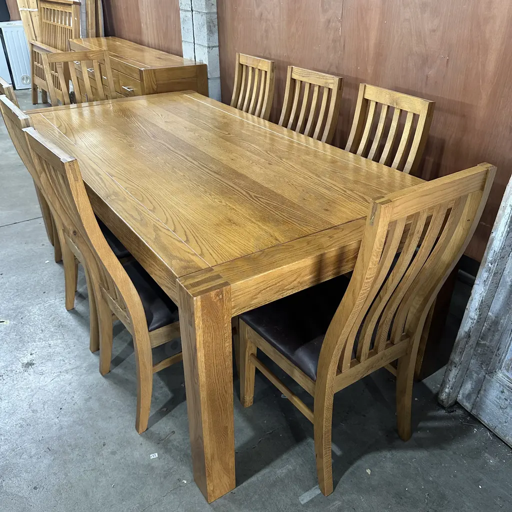 Solid Oak dining table & 8 chairs Image 1++