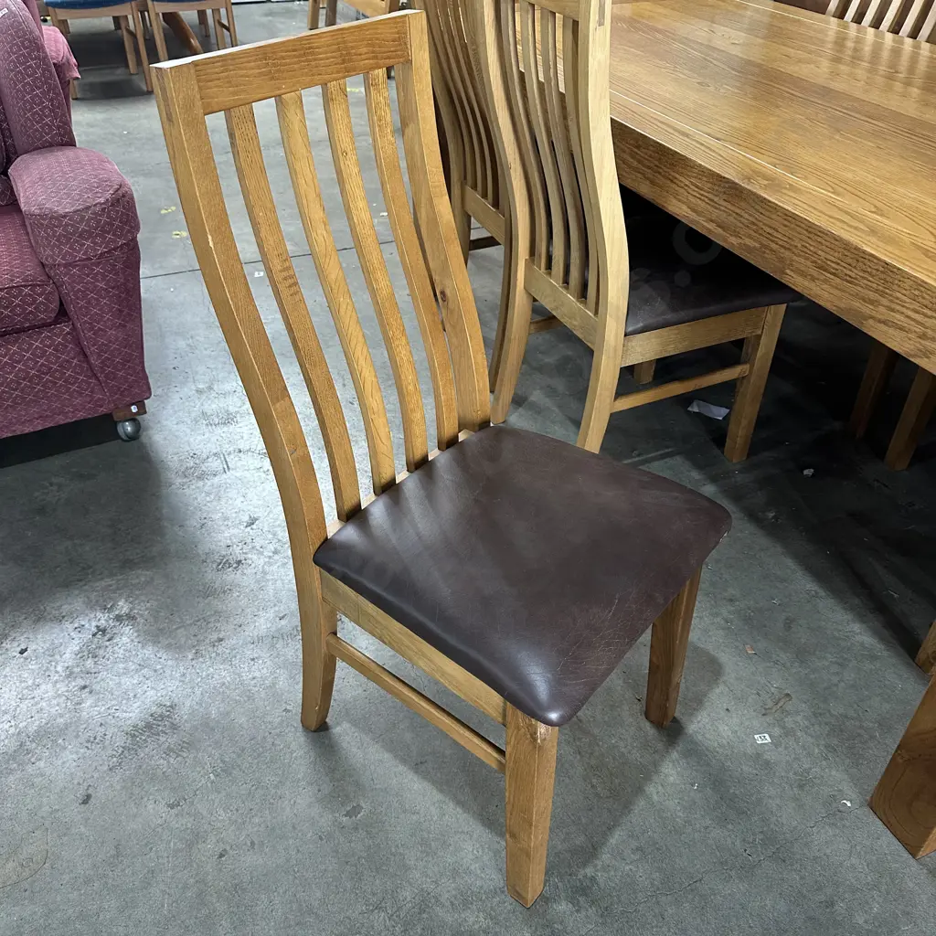Solid Oak dining table & 8 chairs Image 1++