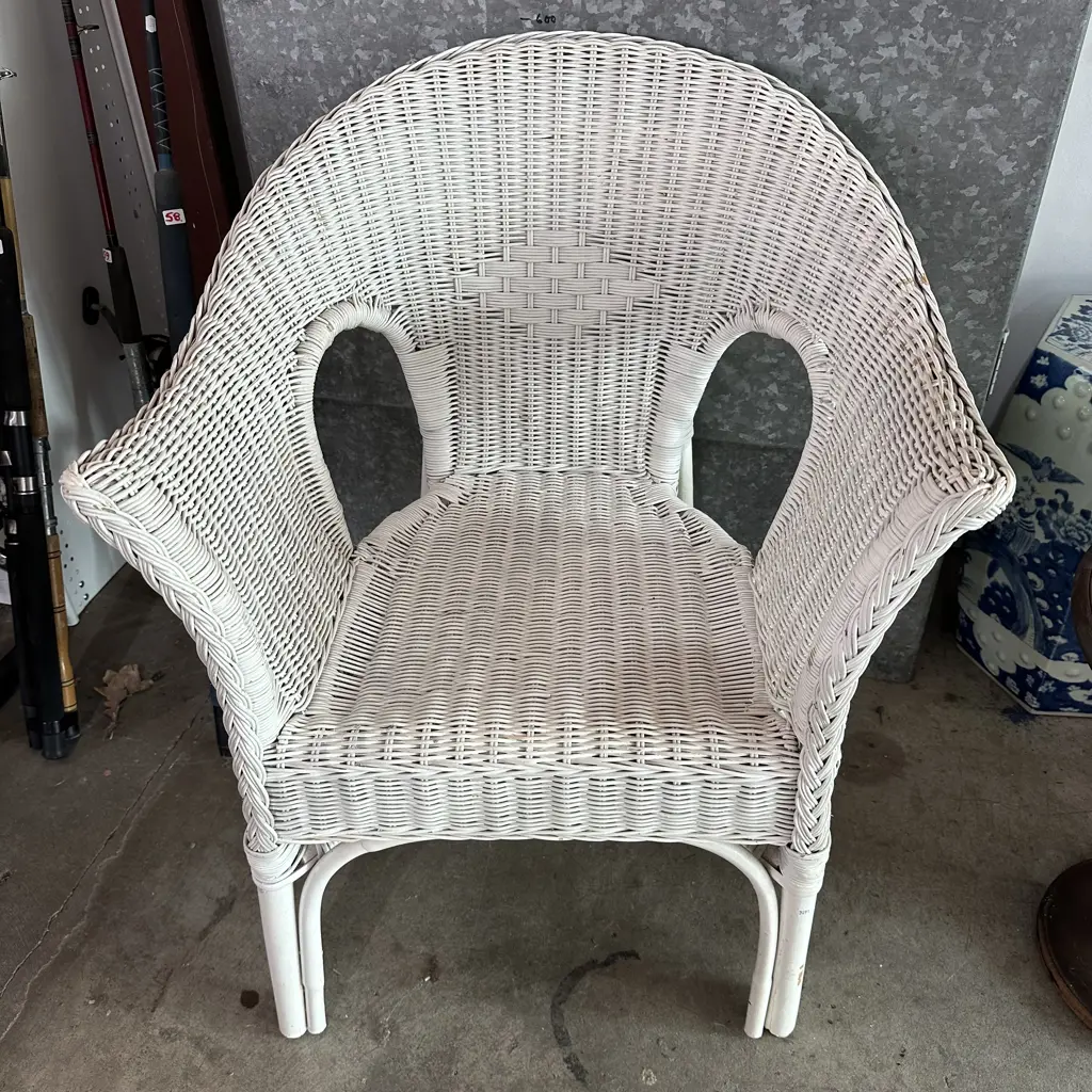 wicker patio chair Image 1++