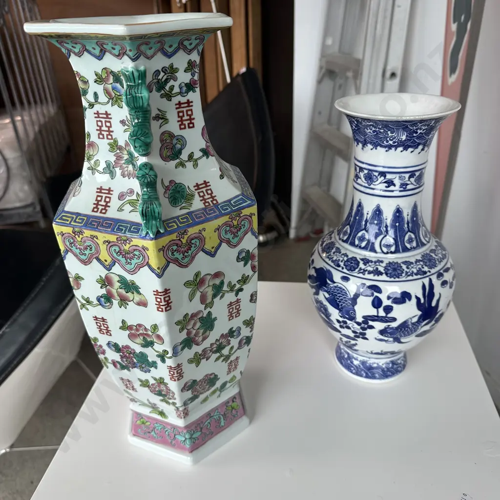 2 oriental vases Image 1++