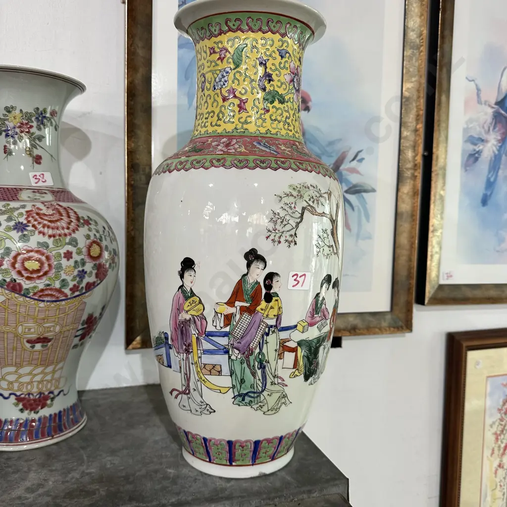 Large Oriental  vase Image 1++