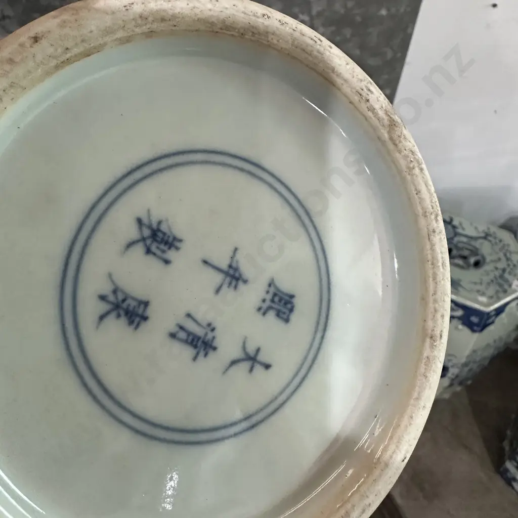 Large Oriental  vase Image 1++