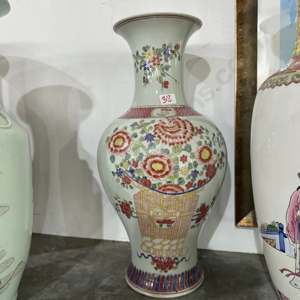 Large Oriental  vase Image 1++