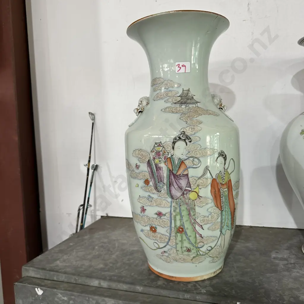 Large Oriental  vase - repaired Image 1++