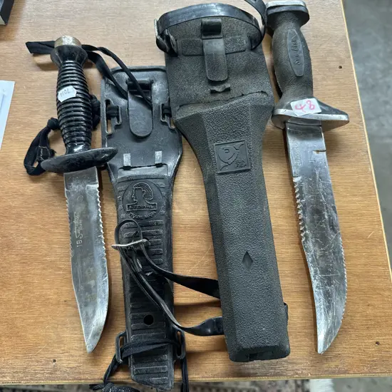 2 x dive knives