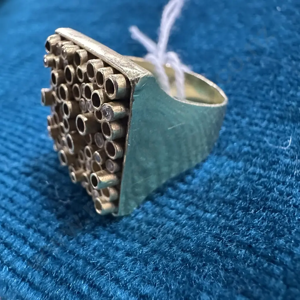 18ct Gold & stone designer ring (total weight 15g) Image 1++