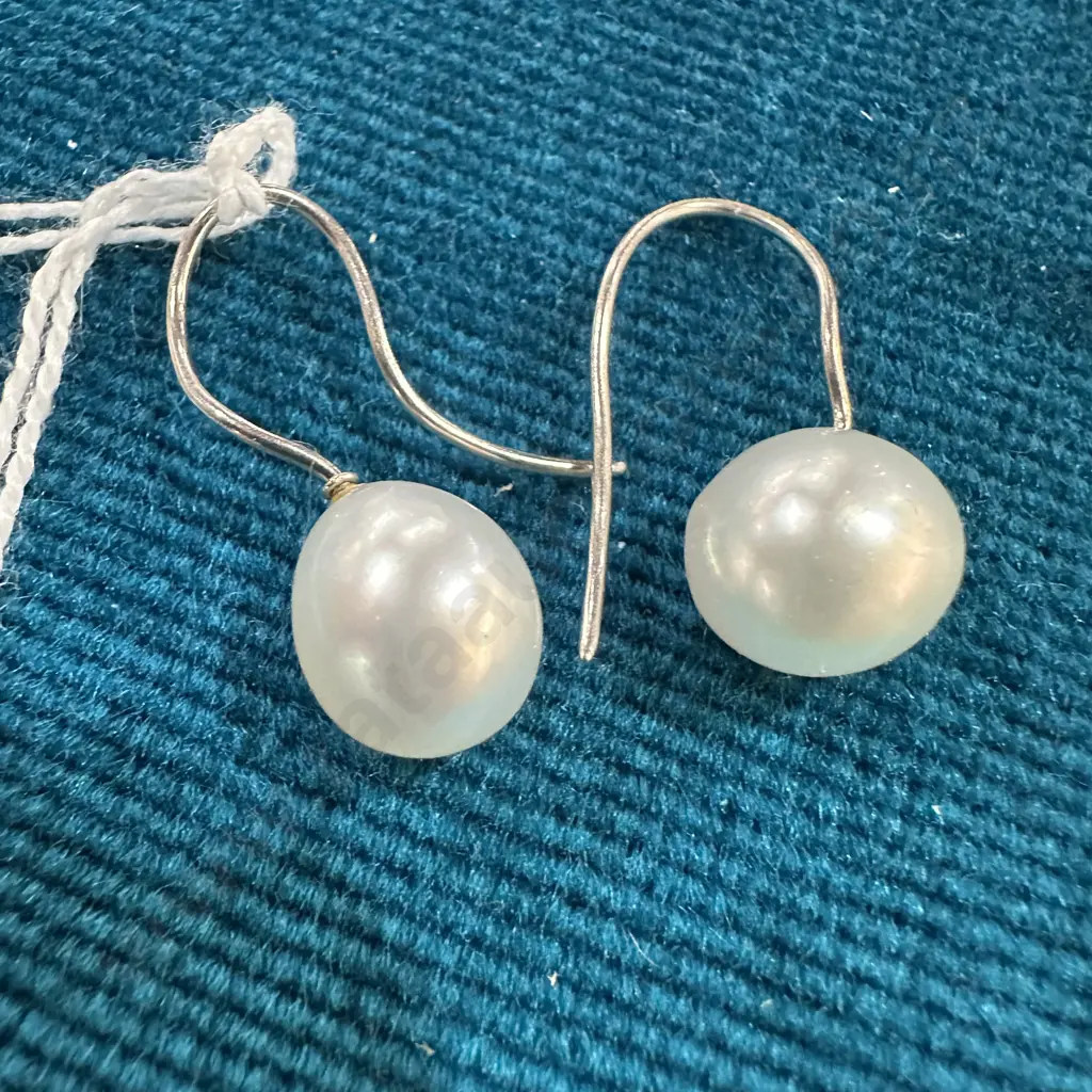 Pearl earings Image 1++