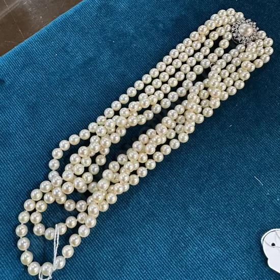 Pearl necklace multi-strand