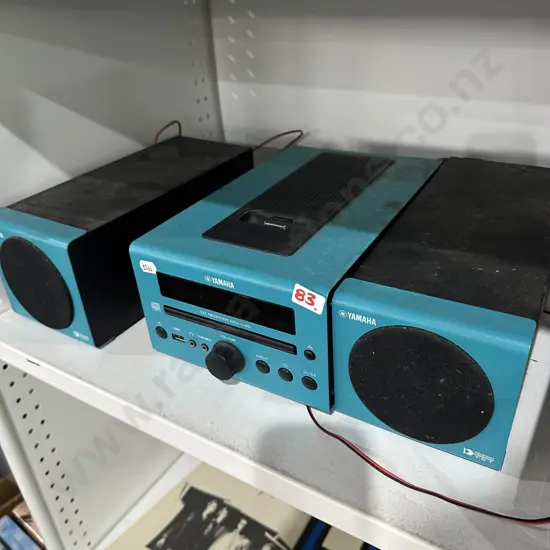 Yamaha CD player with docking station - great sound