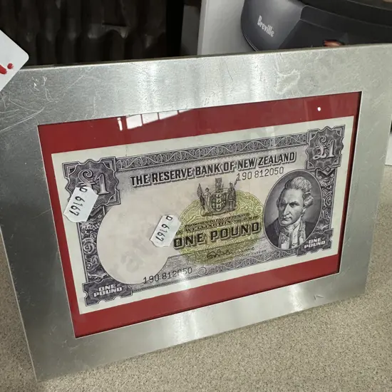 framed pound note