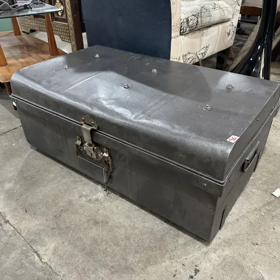 lockable tin trunk