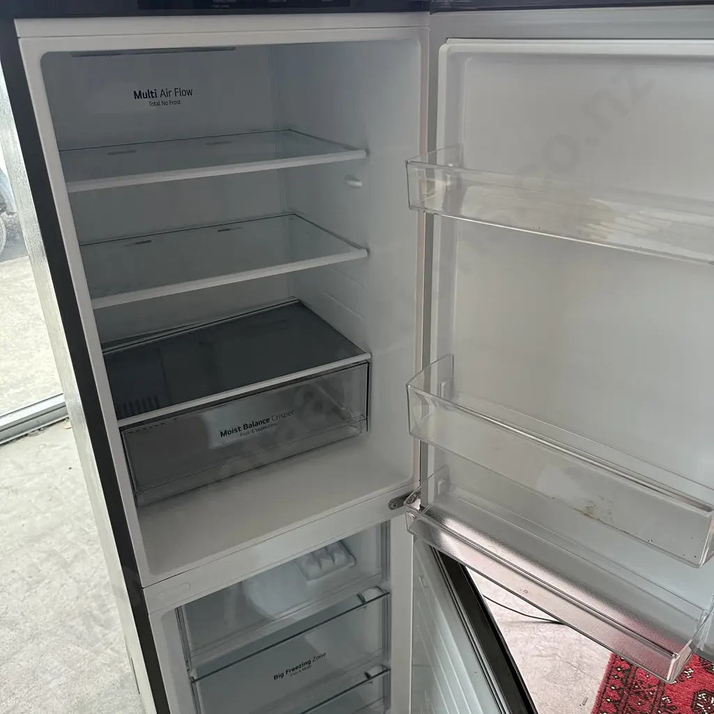 LG Fridge Freezer (modern & tidy) Image 1++