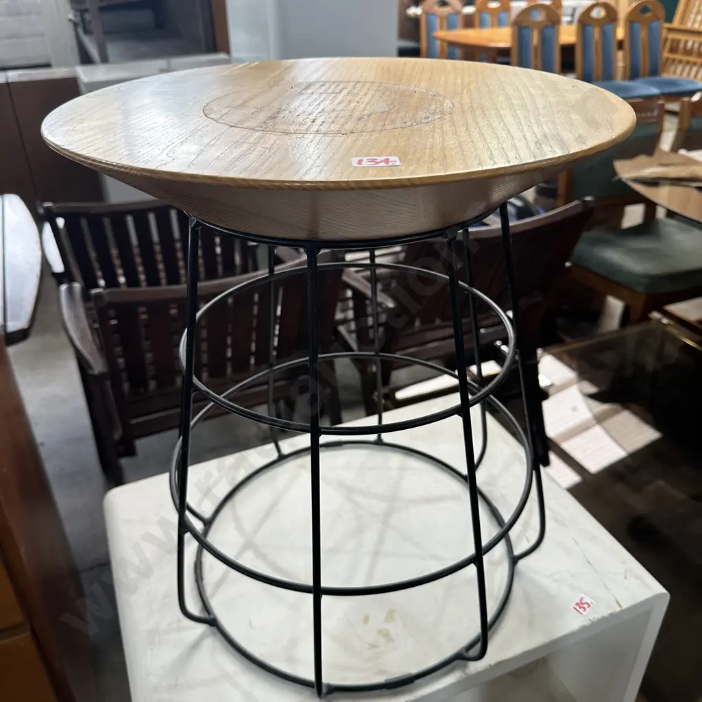 Timothyjohn side table Image 1++