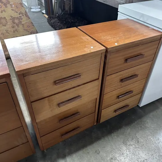 60s pr of bedsides