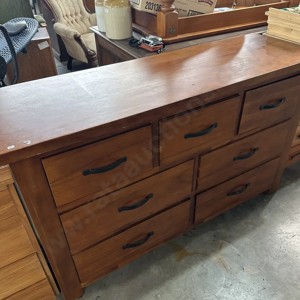 sideboard Image 1++