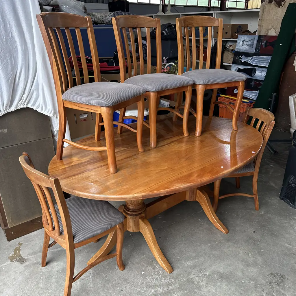 solid Rimu dining table and 5 chairs Image 1++
