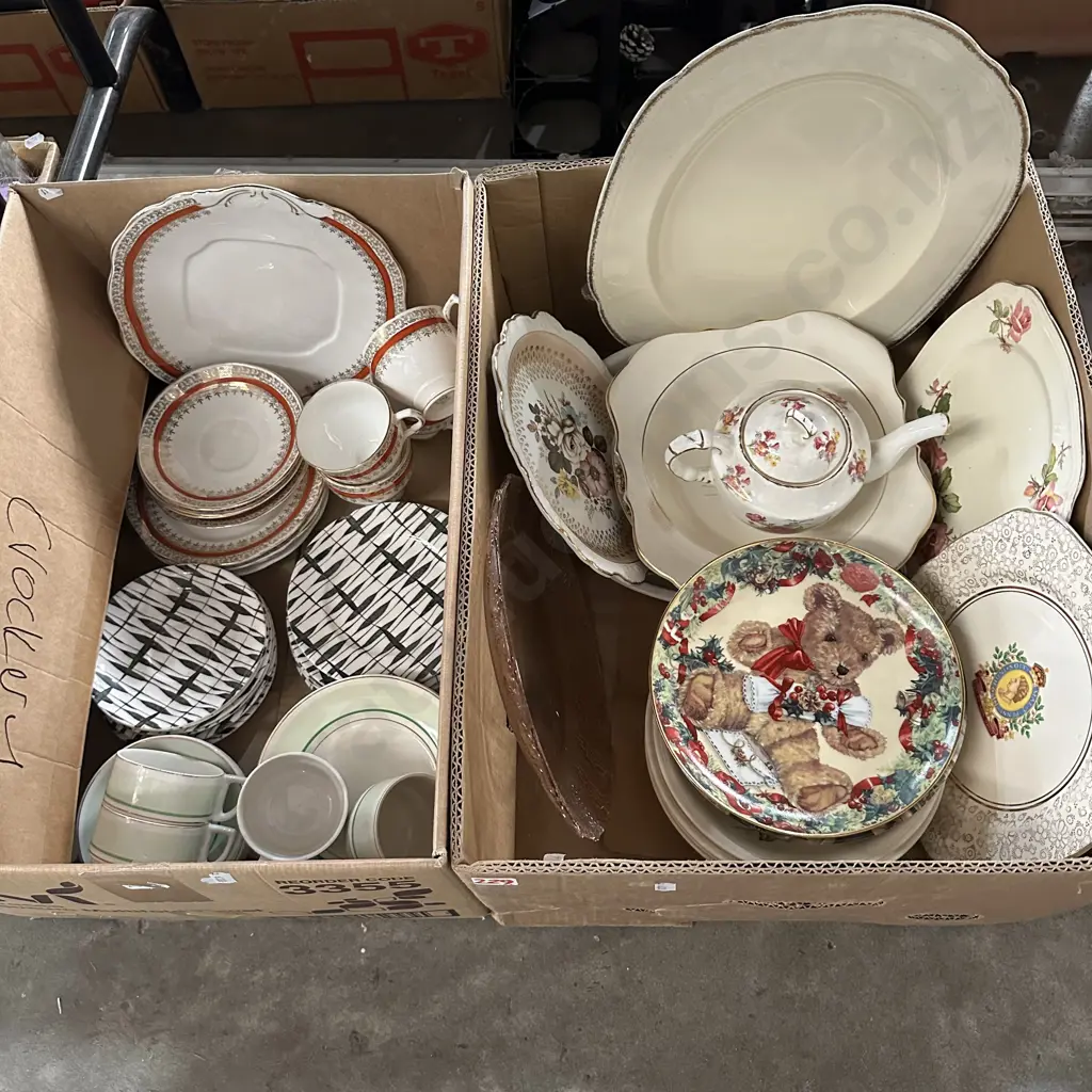 2 boxes collectable china Image 1++