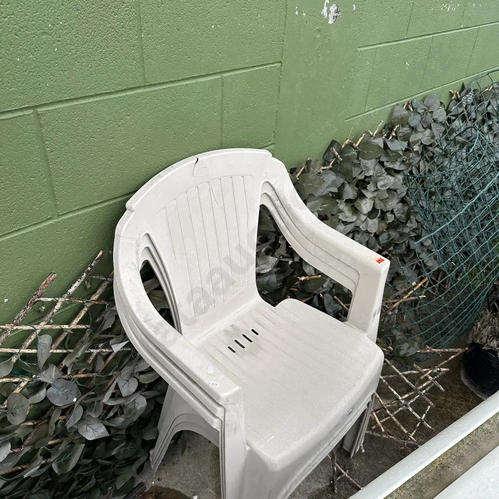 chairs and mai mai screens Image 1++