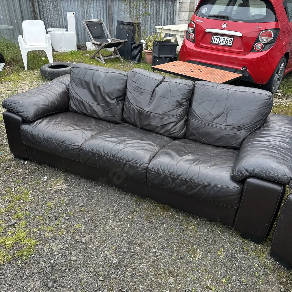 3 seater leather sofa - used condition Image 1++