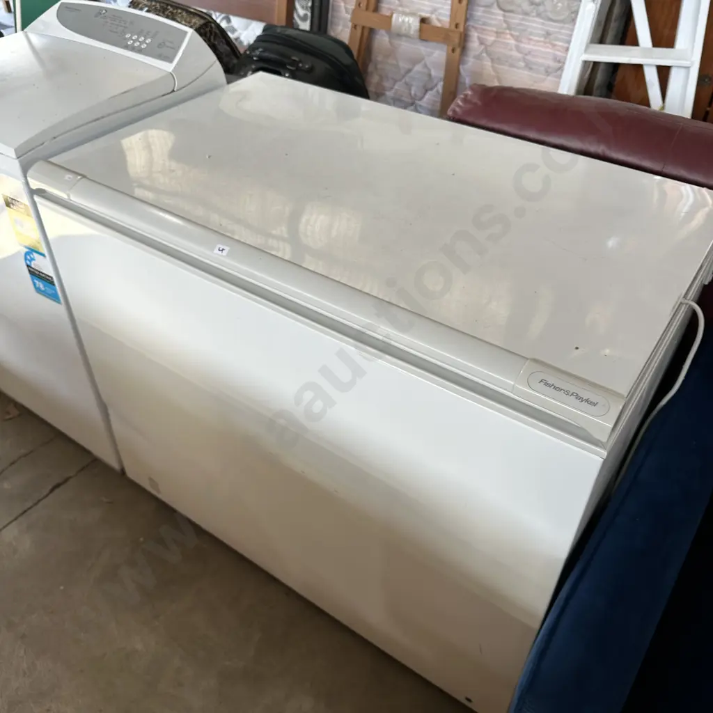 F&P chest freezer Image 1++