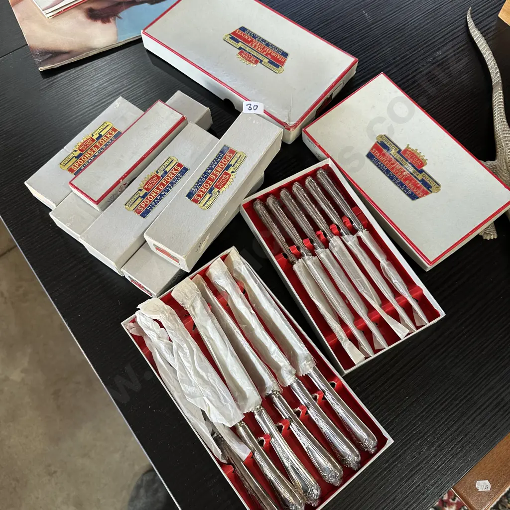 boxed sets of cuttlery Image 1++