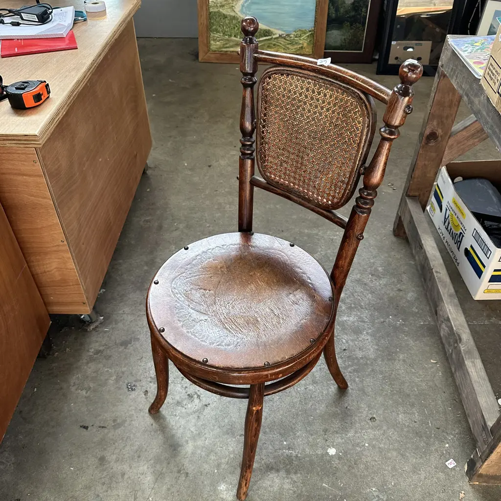 bentwood chair Image 1++