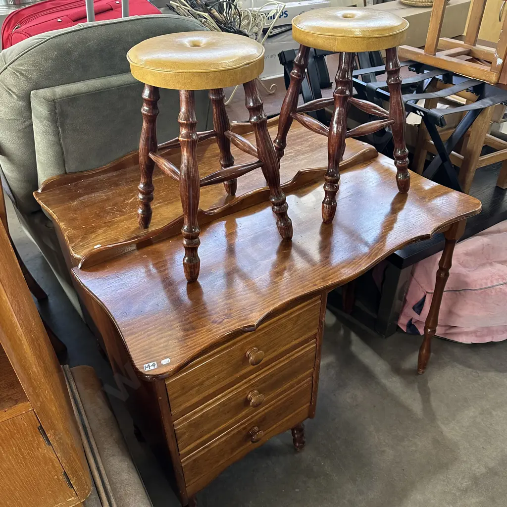 Pr of solid desks with the matching stools Image 1++