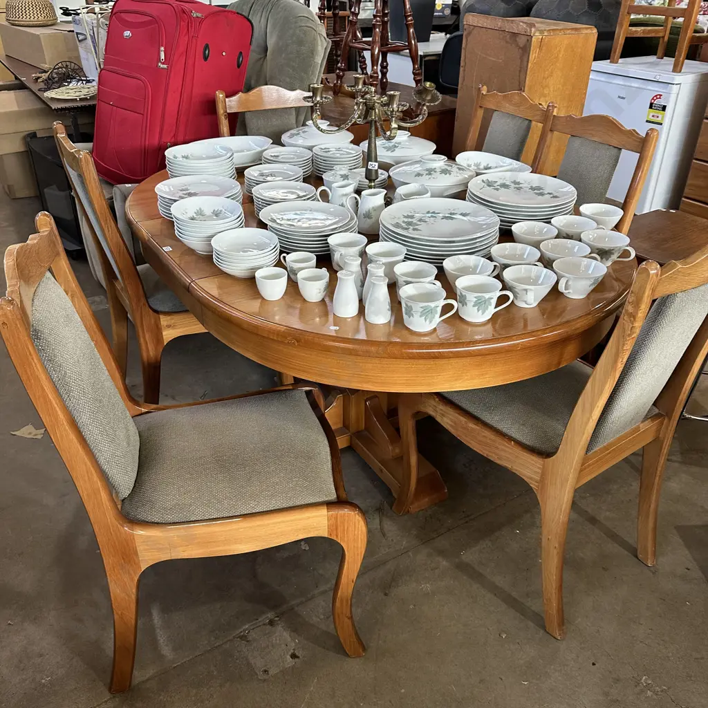 solid dinning table and 6 chairs Image 1++