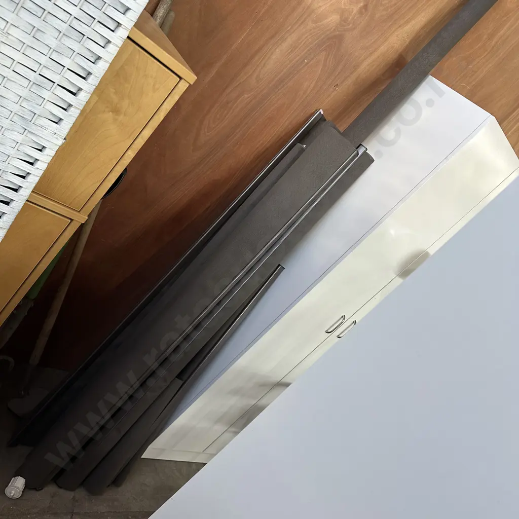 houselot of good blinds 2 colours (2 photos) Image 1++