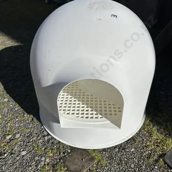 cat litter box.