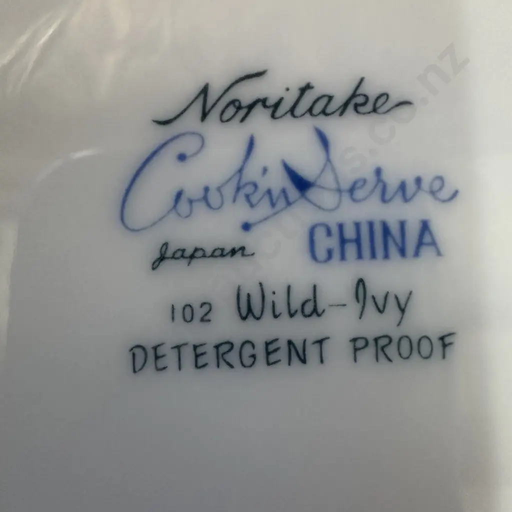Noritake "Wild Ivy" 12 place dinner set with extras (approx 114pc) Image 1++