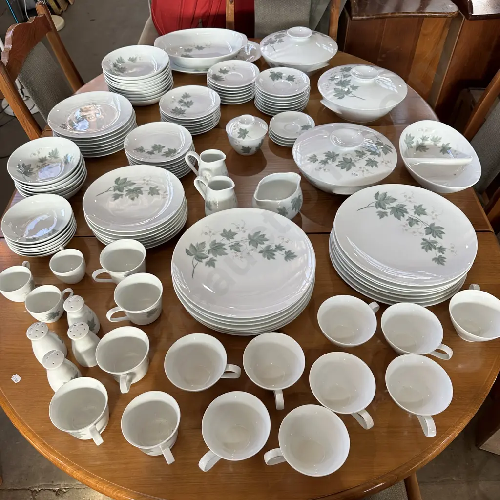 Noritake "Wild Ivy" 12 place dinner set with extras (approx 114pc) Image 1++