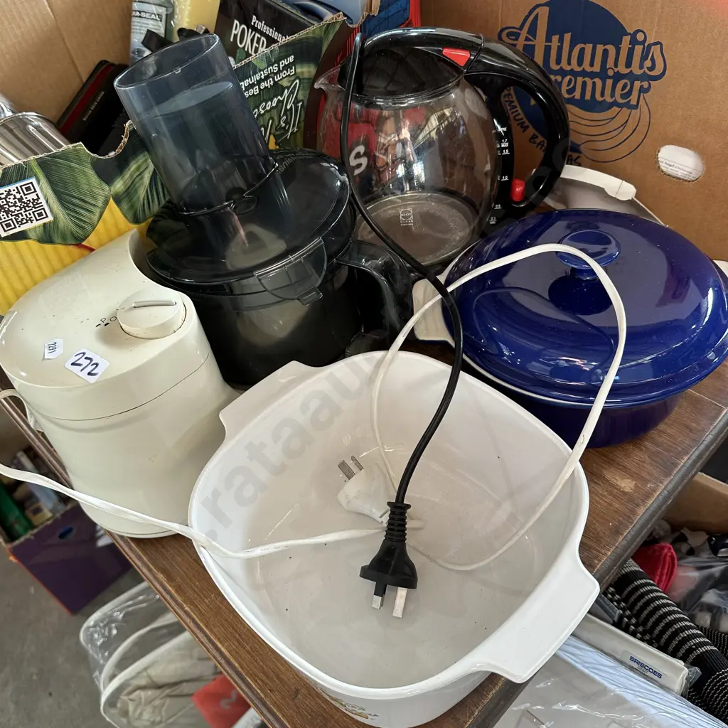 Kenwood mixer and cassarols etc Image 1++