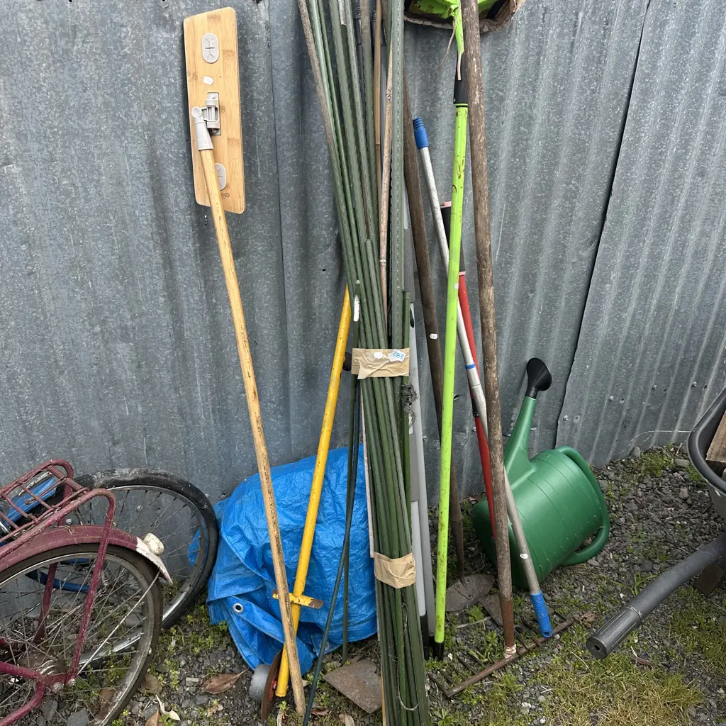 garden stakes etc Image 1++
