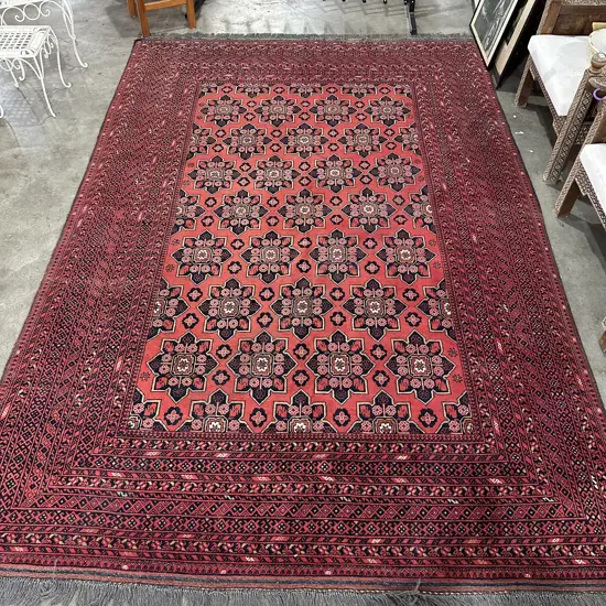 Lovely early Persian rug in good condition 3000 x 2000
