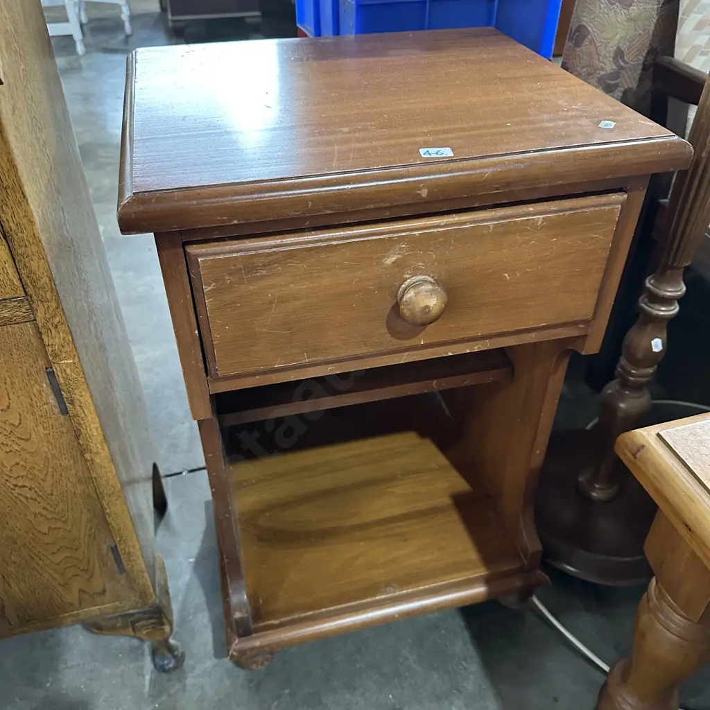 Kauri bedside drawer Image 1++