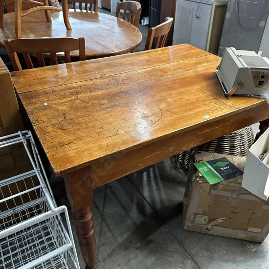 colonial kitchen table