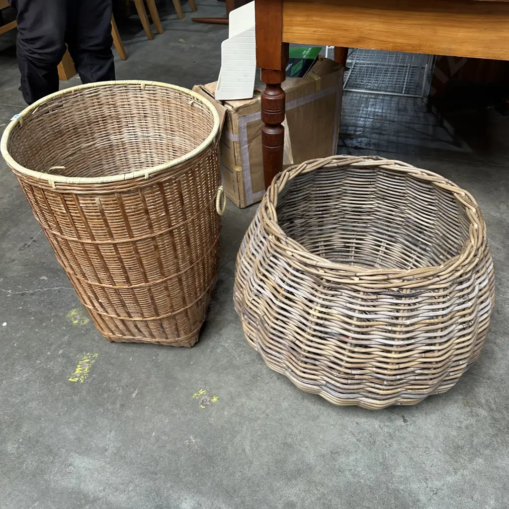 2 x wicker baskets Image 1++