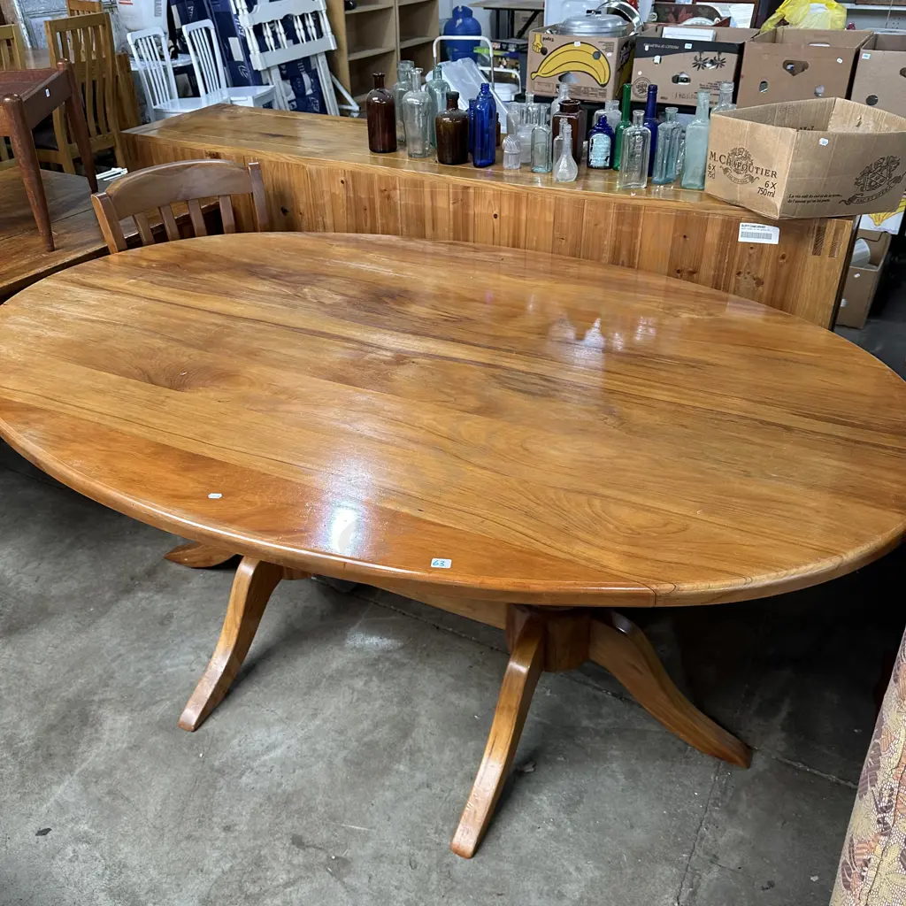 solid Rimu dining table Image 1++