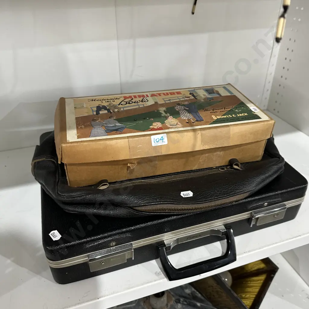 indoor bowls and cases Image 1++
