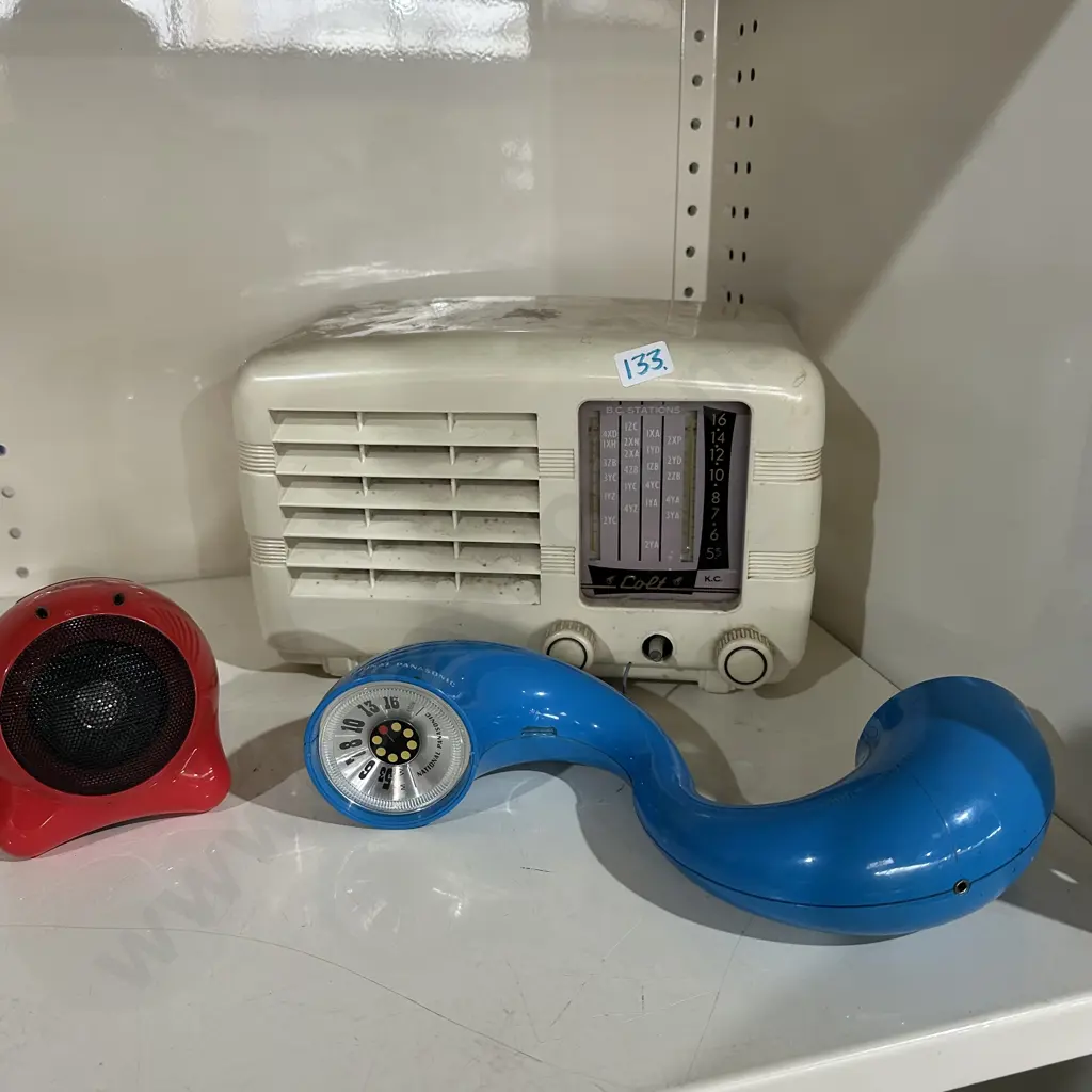 Panasonic Toot-a-loop and 2 other radios Image 1++