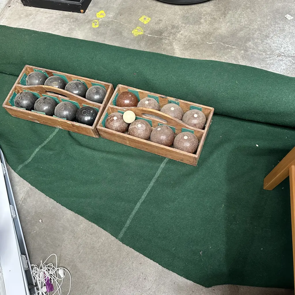 2 sets indoor bowls and the roll out Green Image 1++