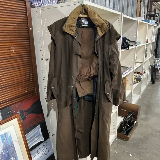 XL Swandri and pants