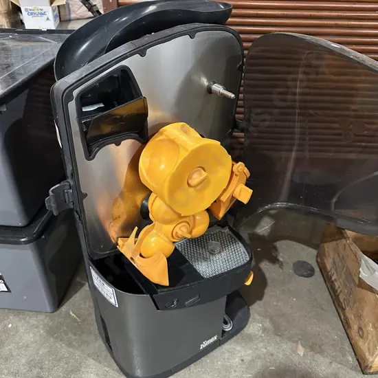 Zumex Minex compact automatic citrus juicer
