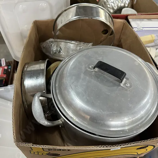 Large stock pot plus baking tins.