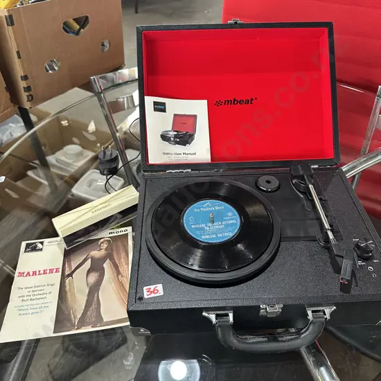 Retro mbeat turntable player