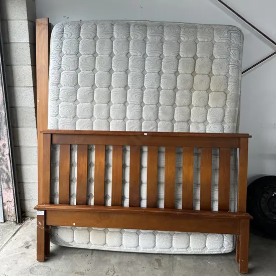 Queen slat bed
