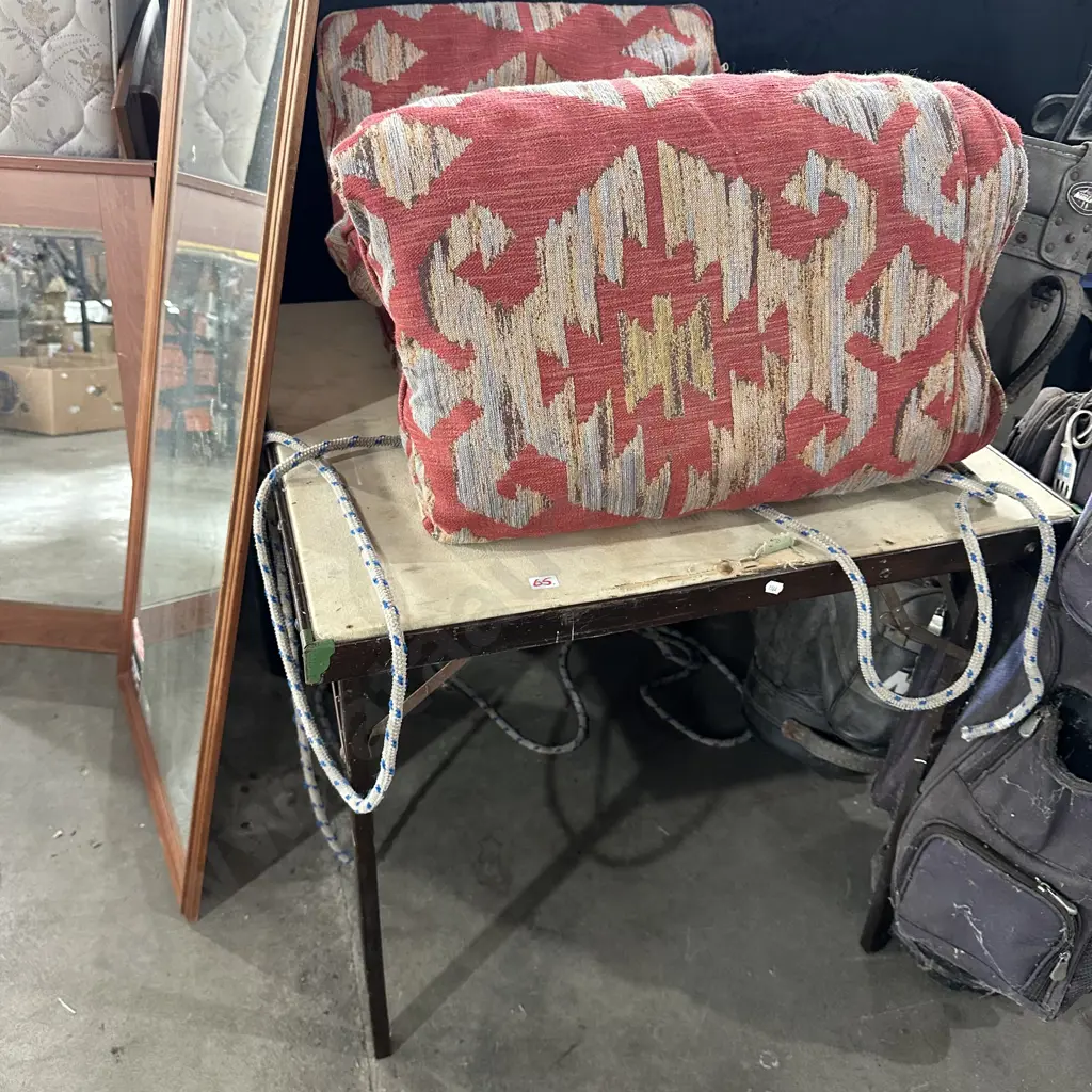 bench seat cushion & card table Image 1++